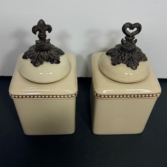 Gracious Goods GG Hope, Love Acanthus Leaf Ceramic Canister Set of 2 with Lids - Picture 4 of 14